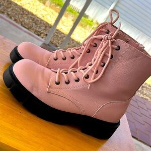 Pink combat boot size 9 1/2